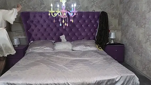 Anna Kenan online show from April 2026 12:29:02 PM