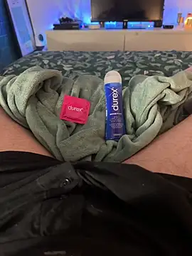 Snapshot of Thomascrtz chatting on February 2026 10:51:01 PM Thomascrtz online show from February 2026 10:51:01 PM