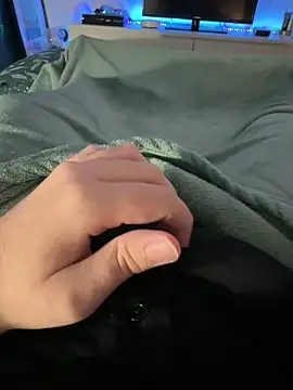 Snapshot of Thomascrtz chatting on April 2026 08:21:01 PM Thomascrtz online show from April 2026 08:21:01 PM