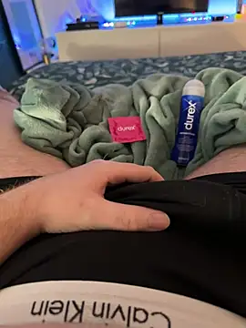 Snapshot of Thomascrtz chatting on March 2026 11:22:02 PM Thomascrtz online show from March 2026 11:22:02 PM