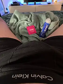 Snapshot of Thomascrtz chatting on February 2026 09:12:02 PM Thomascrtz online show from February 2026 09:12:02 PM