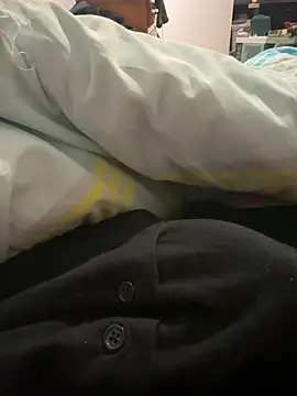 Snapshot of Thomascrtz chatting on February 2026 12:35:02 AM Thomascrtz online show from February 2026 12:35:02 AM