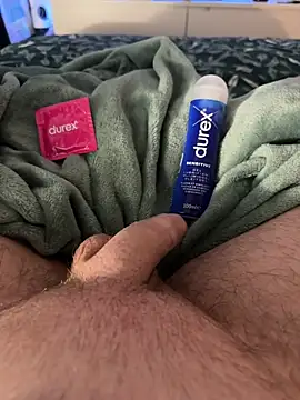 Snapshot of Thomascrtz chatting on February 2026 10:33:01 PM Thomascrtz online show from February 2026 10:33:01 PM