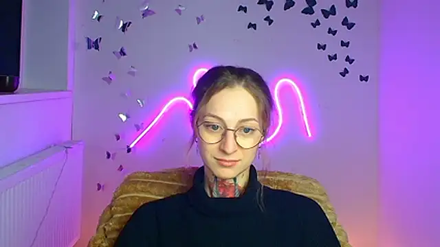 Esmi Winter online show from April 2026 05:39:01 PM