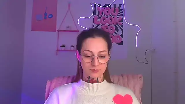 Esmi Winter online show from March 2026 06:31:01 PM