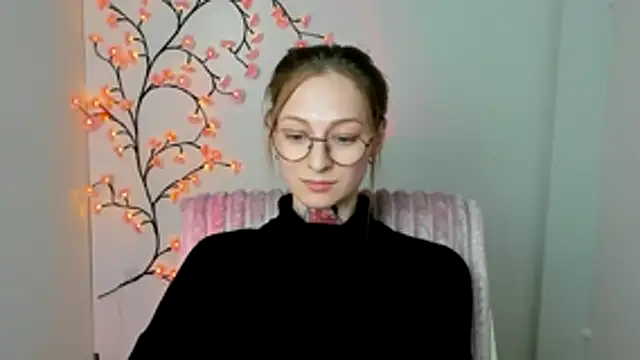 Esmi Winter online show from April 2026 06:54:01 PM