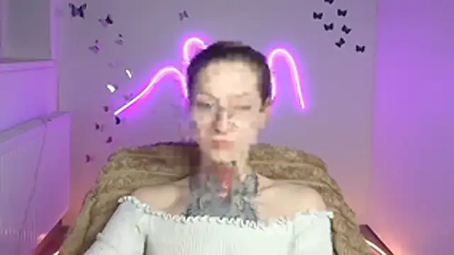 Esmi Winter online show from April 2026 11:34:02 AM