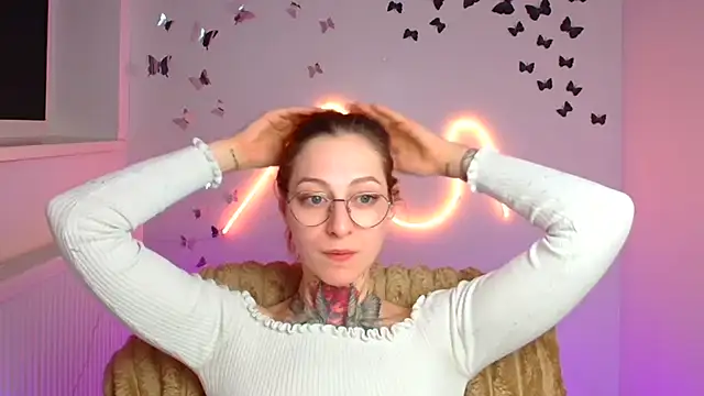 Esmi Winter online show from March 2026 10:17:01 PM