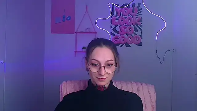 Esmi Winter online show from March 2026 06:28:01 AM