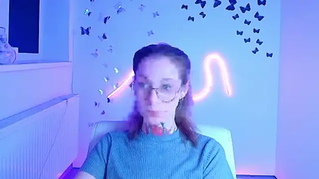 Esmi Winter online show from March 2026 12:31:02 PM