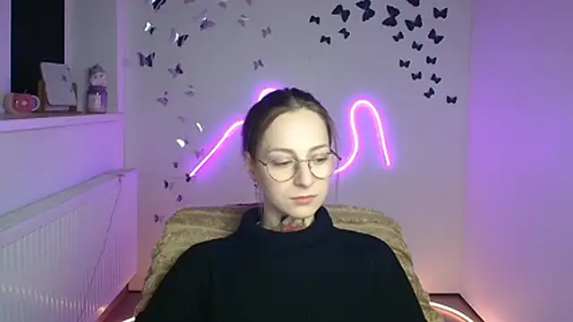 Esmi Winter online show from April 2026 11:27:01 AM