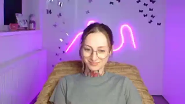 Esmi Winter online show from March 2026 12:27:02 PM