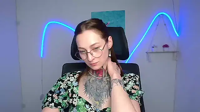 Esmi Winter online show from May 2026 11:46:02 AM