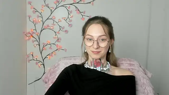 Esmi Winter online show from March 2026 06:50:02 PM