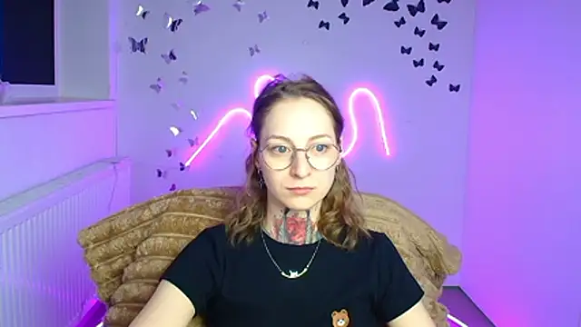 Esmi Winter online show from April 2026 11:50:02 AM