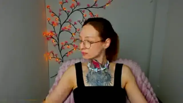 Esmi Winter online show from March 2026 06:20:01 PM