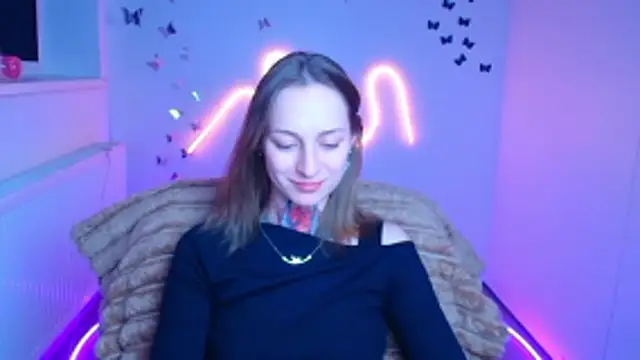 Esmi Winter online show from April 2026 01:52:02 PM