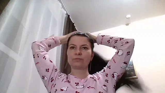 Clover Shine online show from February 2026 05:21:02 PM