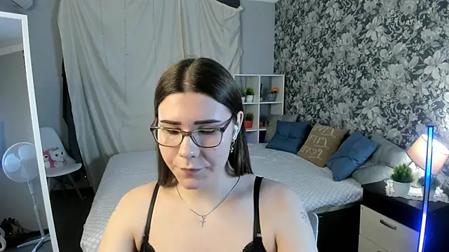 Snapshot of Coraline_kitty chatting on April 2026 12:42:02 PM Coraline kitty online show from April 2026 12:42:02 PM