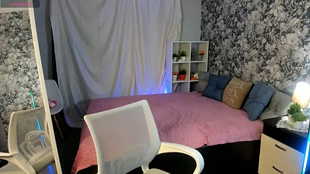 Snapshot of Coraline_kitty chatting on May 2026 11:39:01 AM Coraline kitty online show from May 2026 11:39:01 AM