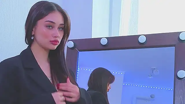 Sofia Plump online show from March 2026 12:13:01 PM