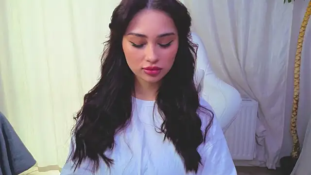 Sofia Plump online show from April 2026 12:53:01 PM