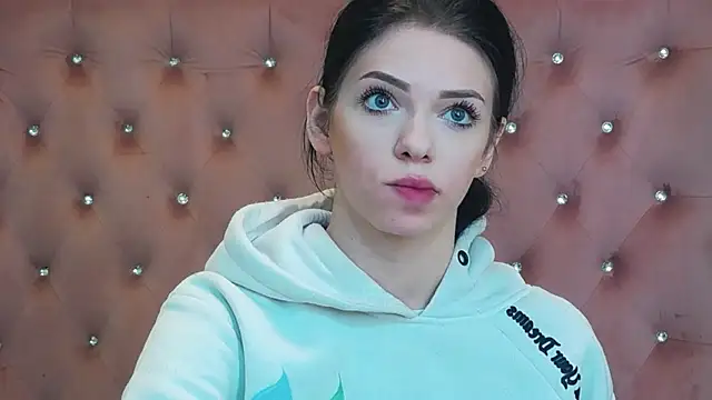 PeachyElla26 online show from February 2026 10:39:01 AM