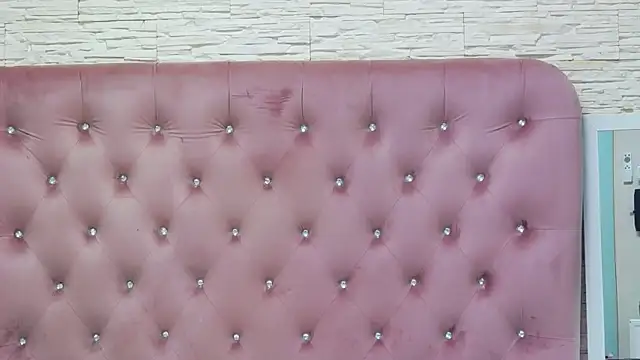 PeachyElla26 online show from February 2026 01:32:02 PM