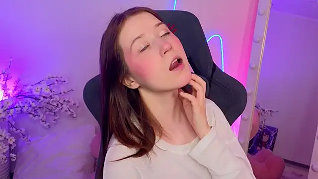 MmollyMay online show from April 2026 10:28:01 AM