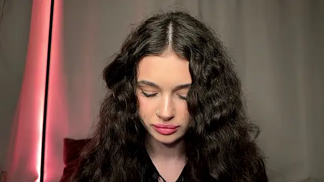 Moonfaairy online show from March 2026 07:52:02 PM