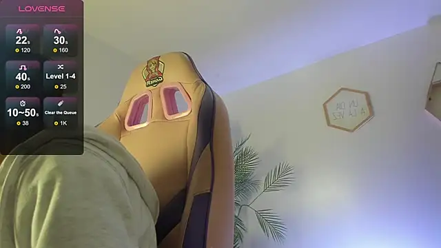 Snapshot of Shopie_Colucci chatting on June 2026 02:33:01 PM Shopie Colucci online show from June 2026 02:33:01 PM