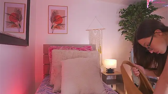 Shopie Colucci online show from February 2026 01:11:01 PM