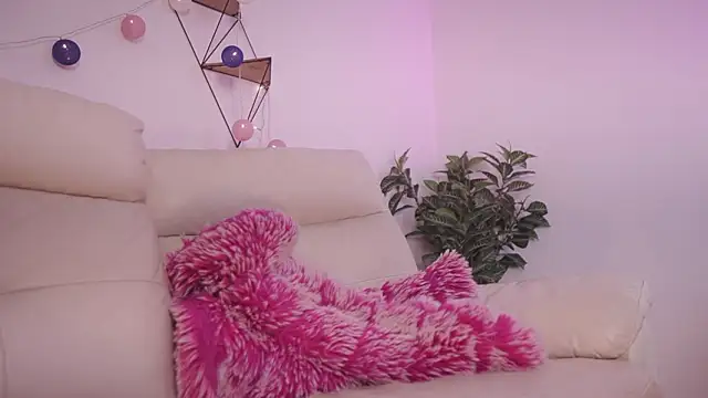 Shopie Colucci online show from March 2026 08:46:02 PM