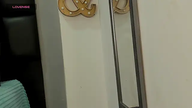 Criistal castro online show from March 2026 12:00:01 PM