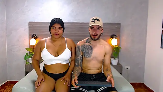 Paulina And Tayron online show from February 2026 07:03:01 PM