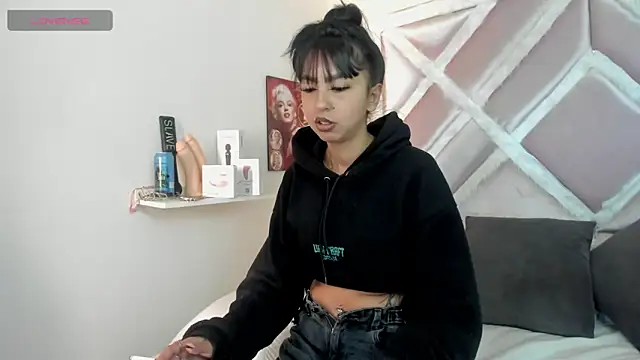 Snapshot of luxx_11 chatting on February 2026 01:10:01 PM luxx 11 online show from February 2026 01:10:01 PM