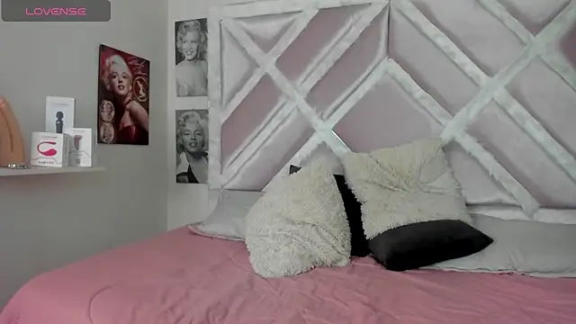 Snapshot of luxx_11 chatting on February 2026 12:50:02 PM luxx 11 online show from February 2026 12:50:02 PM