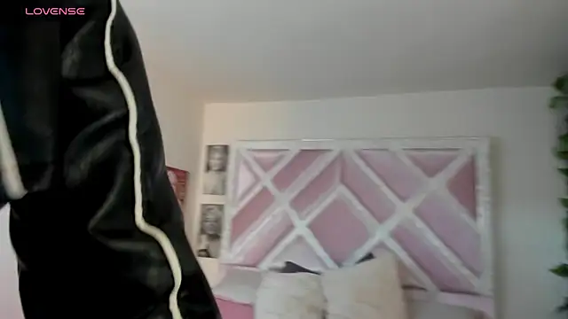 Snapshot of luxx_11 chatting on February 2026 12:05:02 PM luxx 11 online show from February 2026 12:05:02 PM