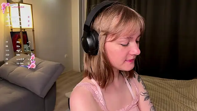 Mirrrra1 online show from May 2026 08:52:03 PM