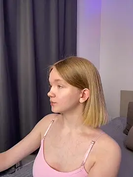 Snapshot of StellaBunny chatting on April 2026 11:17:01 AM StellaBunny online show from April 2026 11:17:01 AM