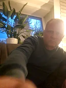 Demik71 online show from April 2026 06:14:01 PM