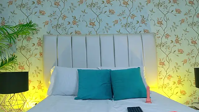 Brisa Silva online show from February 2026 12:05:02 PM