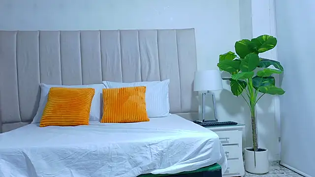 Brisa Silva online show from February 2026 11:23:02 AM