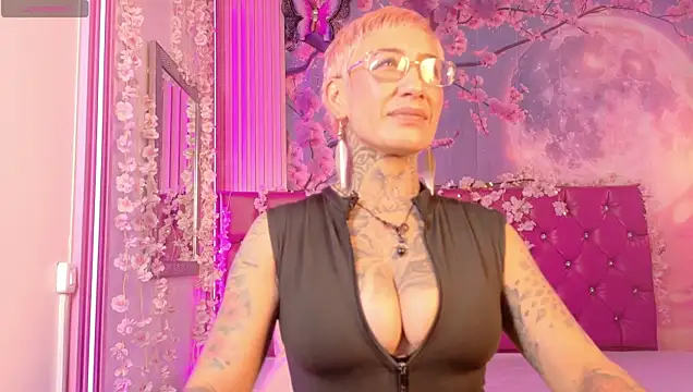 Everlyn sexx online show from February 2026 06:42:01 PM