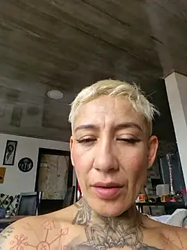 Snapshot of Everlyn_sexx chatting on May 2026 04:02:02 PM Everlyn sexx online show from May 2026 04:02:02 PM