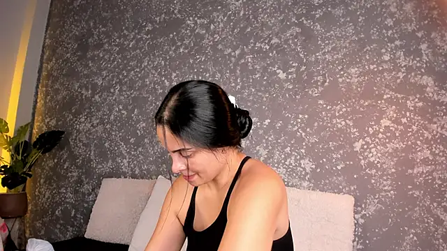 emma  summers online show from April 2026 07:40:02 PM