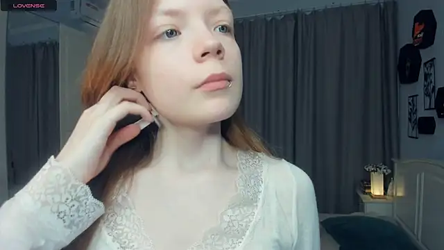 LavenderMitten online show from May 2026 05:42:01 AM