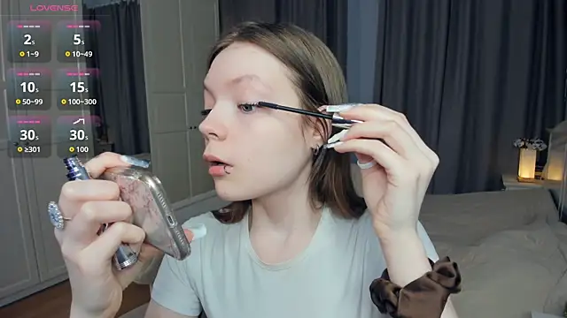 LavenderMitten online show from April 2026 05:52:02 AM