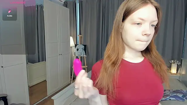 LavenderMitten online show from May 2026 05:51:01 AM