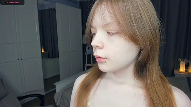 LavenderMitten online show from April 2026 06:04:01 AM